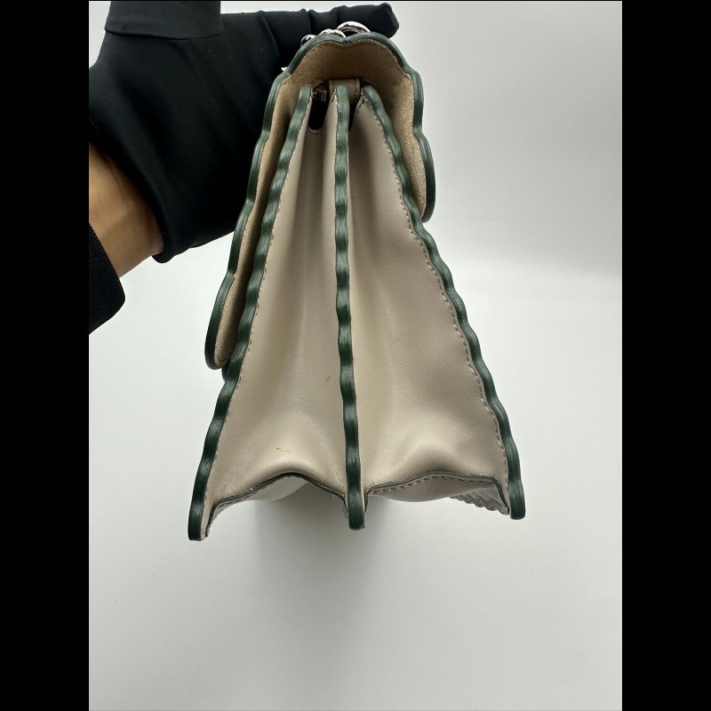 FENDI Kan I 鉚釘飾扣 燙印Logo 扇形邊 牛皮革 鏈條-18