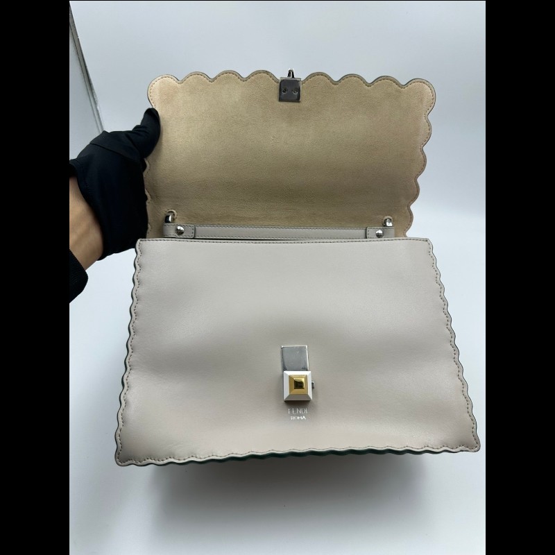 FENDI Kan I 鉚釘飾扣 燙印Logo 扇形邊 牛皮革 鏈條-19