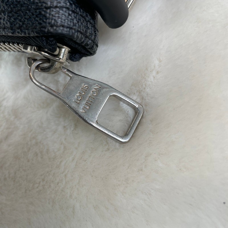 ❤️超甜價❤️LV 黑棋盤格郵差包 斜背包-11