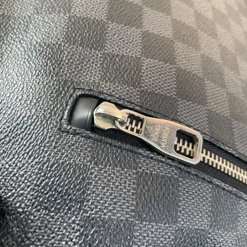 ❤️超甜價❤️LV 黑棋盤格郵差包 斜背包-23