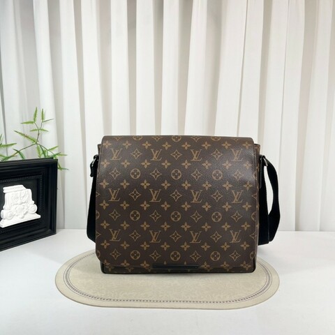 LV路易威登  經典老花郵差包男士斜背包