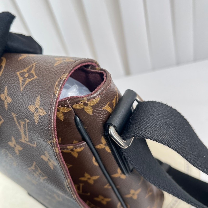 LV路易威登  經典老花郵差包男士斜背包-18