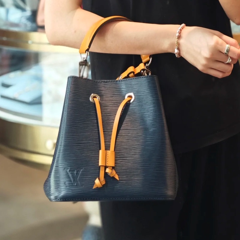 低調貴氣🤩超優惠甜價🥹Lv藏藍色Neonoe bb水波紋水桶包單肩斜挎包-0