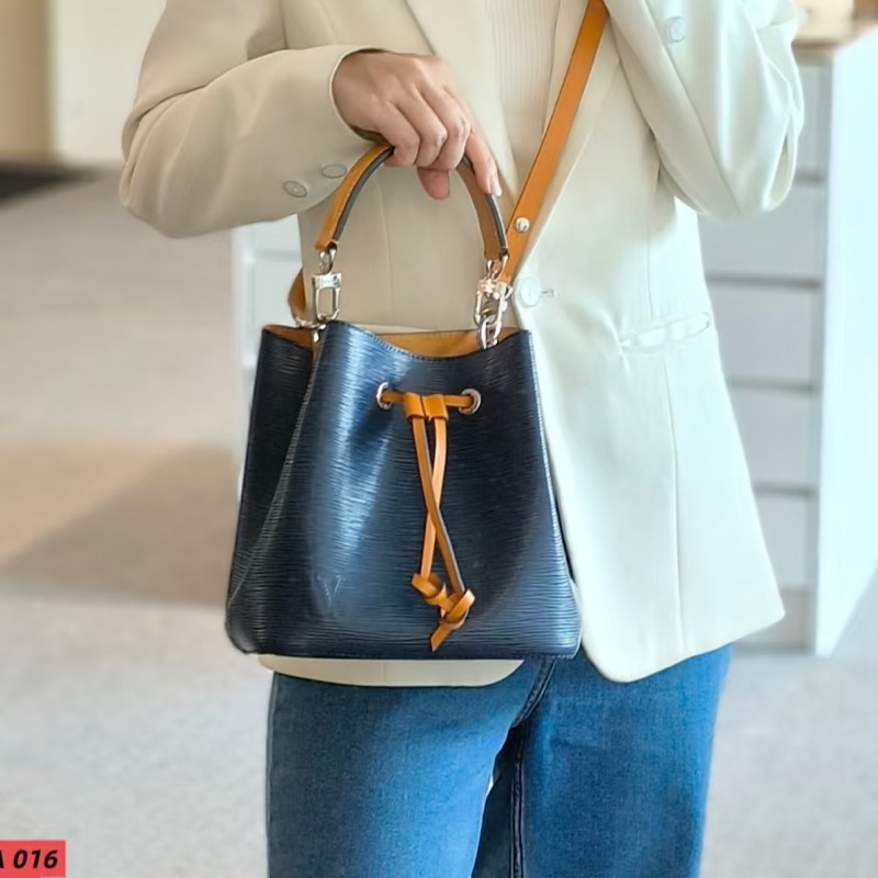 低調貴氣🤩超優惠甜價🥹Lv藏藍色Neonoe bb水波紋水桶包單肩斜挎包-4