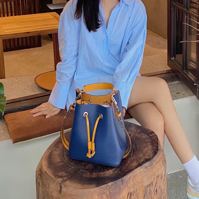 低調貴氣🤩超優惠甜價🥹Lv藏藍色Neonoe bb水波紋水桶包單肩斜挎包-7