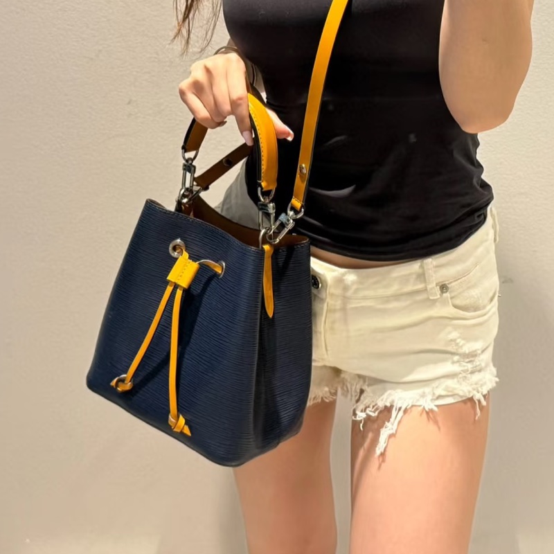 低調貴氣🤩超優惠甜價🥹Lv藏藍色Neonoe bb水波紋水桶包單肩斜挎包-8