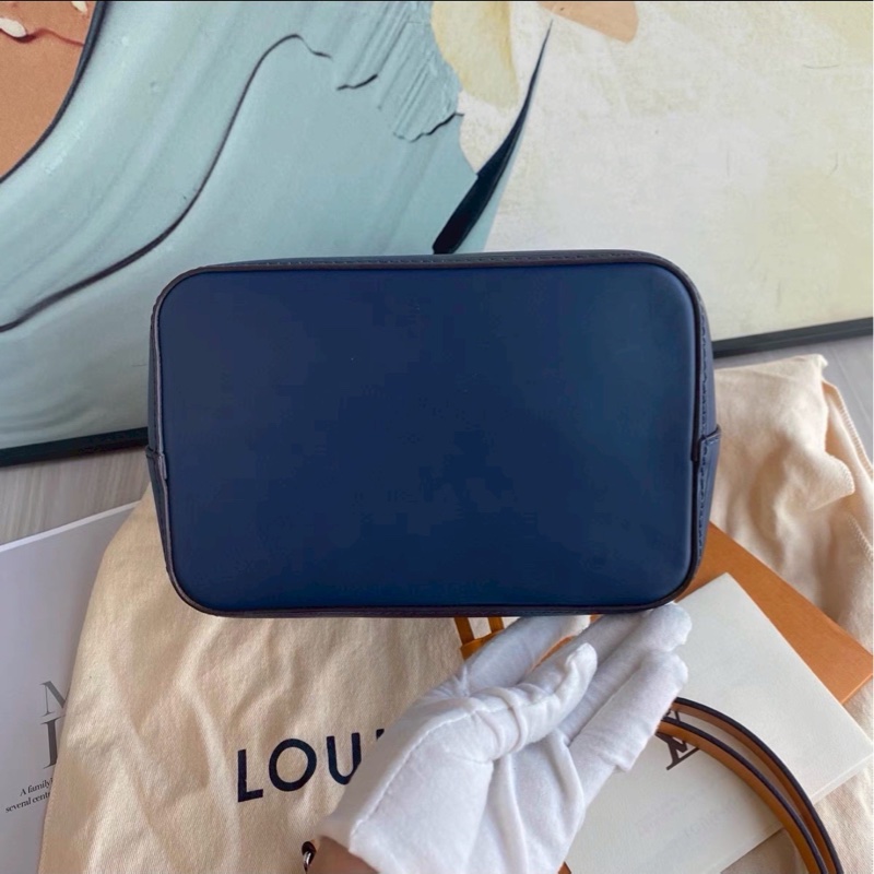 低調貴氣🤩超優惠甜價🥹Lv藏藍色Neonoe bb水波紋水桶包單肩斜挎包-16