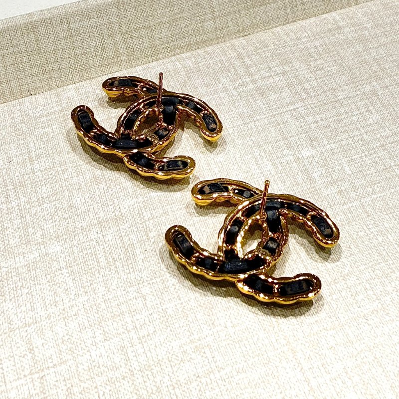 CHANEL - 黑色皮穿鍊雙C耳針式耳環-2