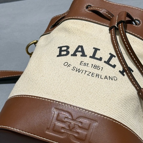 BALLY 帆布拼皮水桶包 唐葳愛用