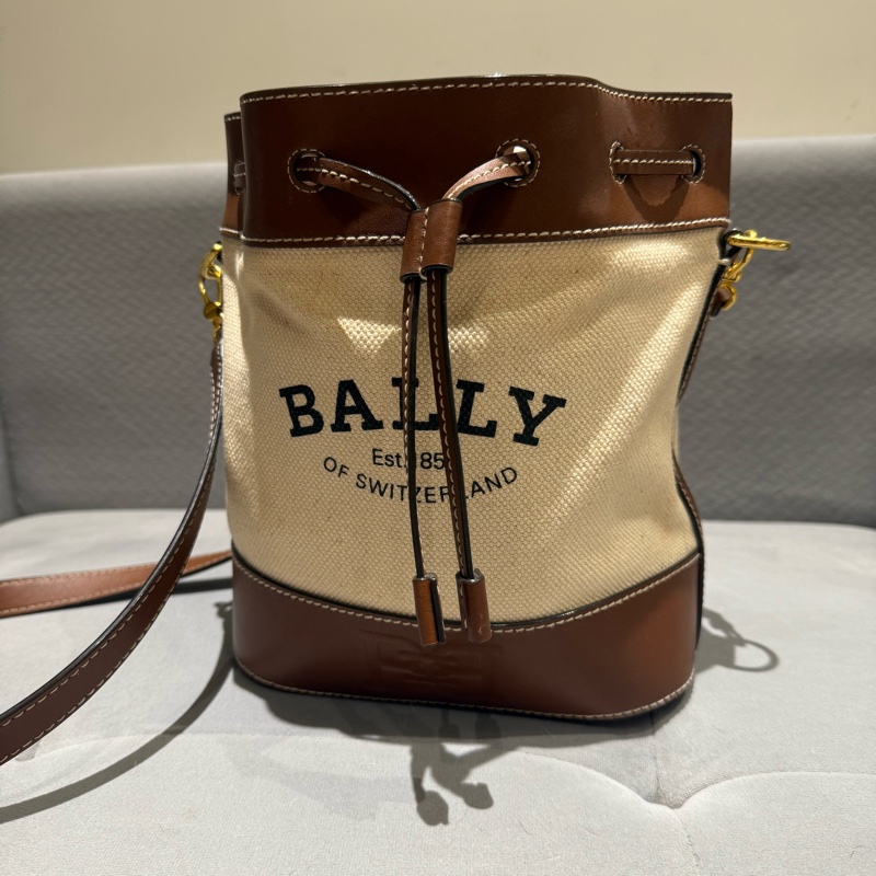 BALLY 帆布拼皮水桶包 唐葳愛用-1