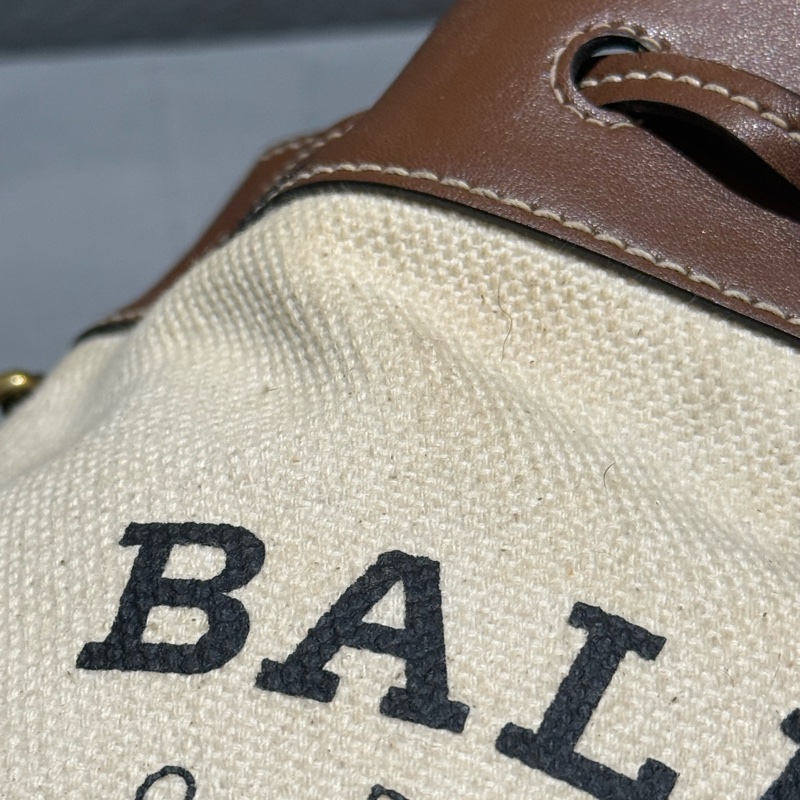 BALLY 帆布拼皮水桶包 唐葳愛用-7