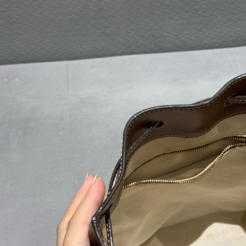 BALLY 帆布拼皮水桶包 唐葳愛用-14