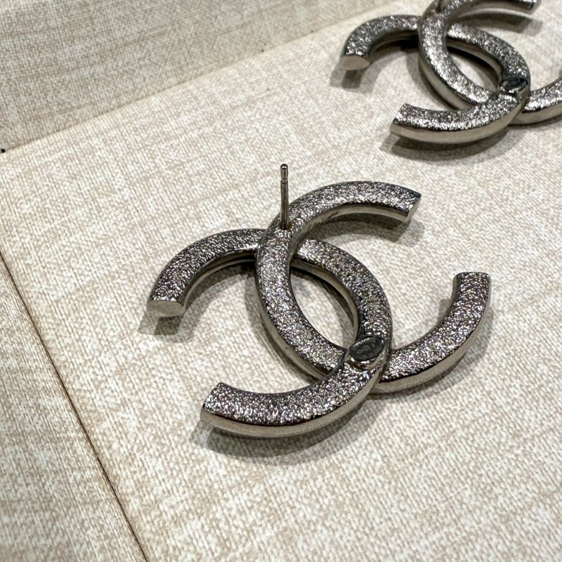 CHANEL - 銀色蛇骨紋雙C耳環-5