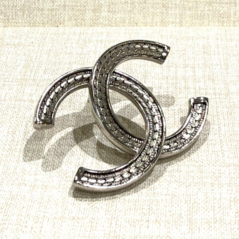 CHANEL - 銀色蛇骨紋雙C耳環-6