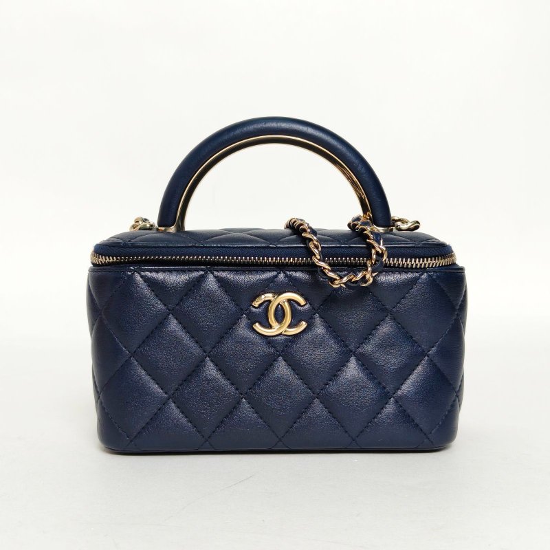 CHANEL 21K手提長盒子化妝包帶鏡子16藍色羊皮鐳射標金扣皮手柄肩背包-0