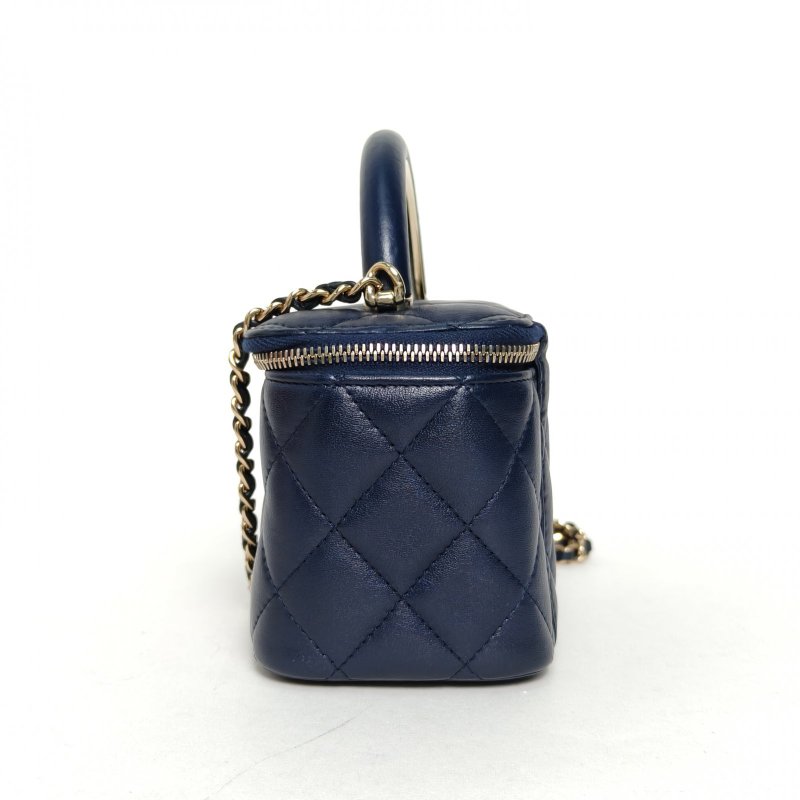 CHANEL 21K手提長盒子化妝包帶鏡子16藍色羊皮鐳射標金扣皮手柄肩背包-3