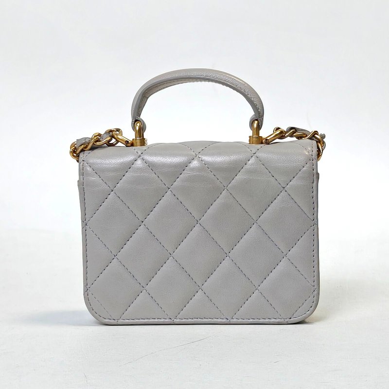 CHANEL 21A手柄口蓋零錢包12.5灰色羊皮31開金扣皮手柄肩背包-2