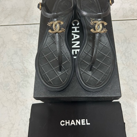 CHANEL 經典款涼鞋38.5尺寸