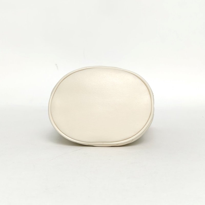 GUCCI GGMarmont抽繩水桶包Mini17白色牛皮金扣肩背包-4