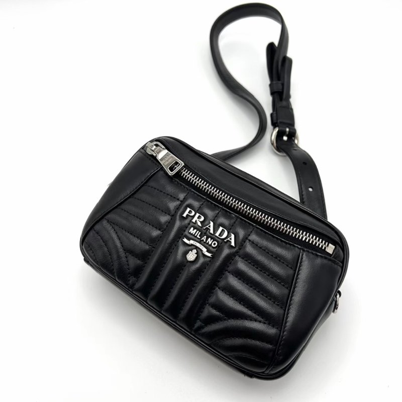 PRADA Diagramme黑銀皮革單肩斜背相機包18*11*5 98新配件塵袋保卡-2