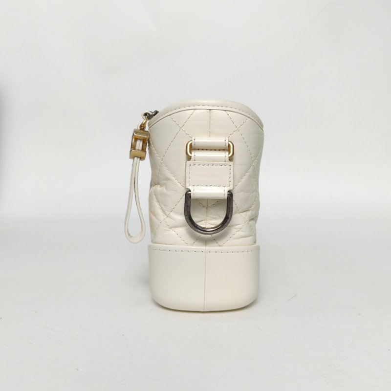CHANEL GABRIELLE流浪小號20米白色牛皮26開金銀扣肩背包-1