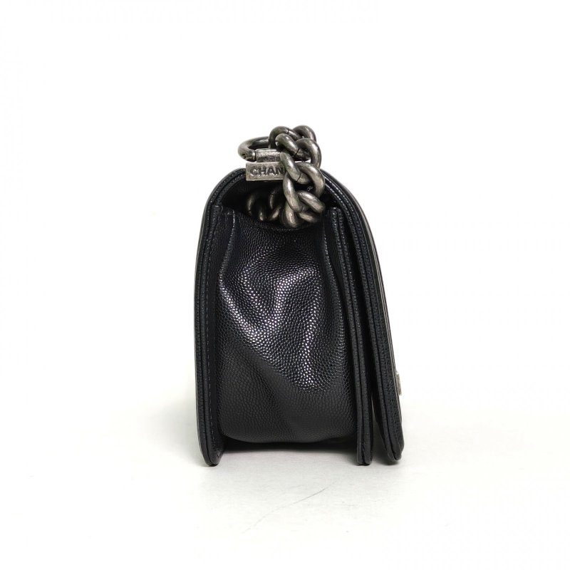 CHANEL Leboy小號20.5黑色牛皮24開銀扣V紋肩背包-3