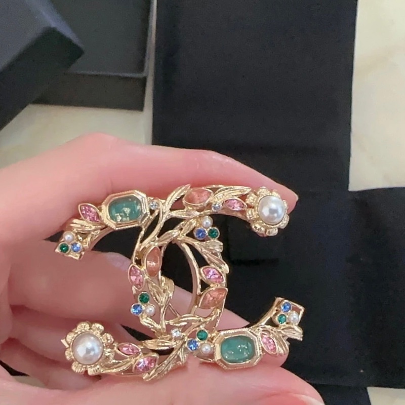 Chanel香奈兒復古的宮廷風限定胸針-3