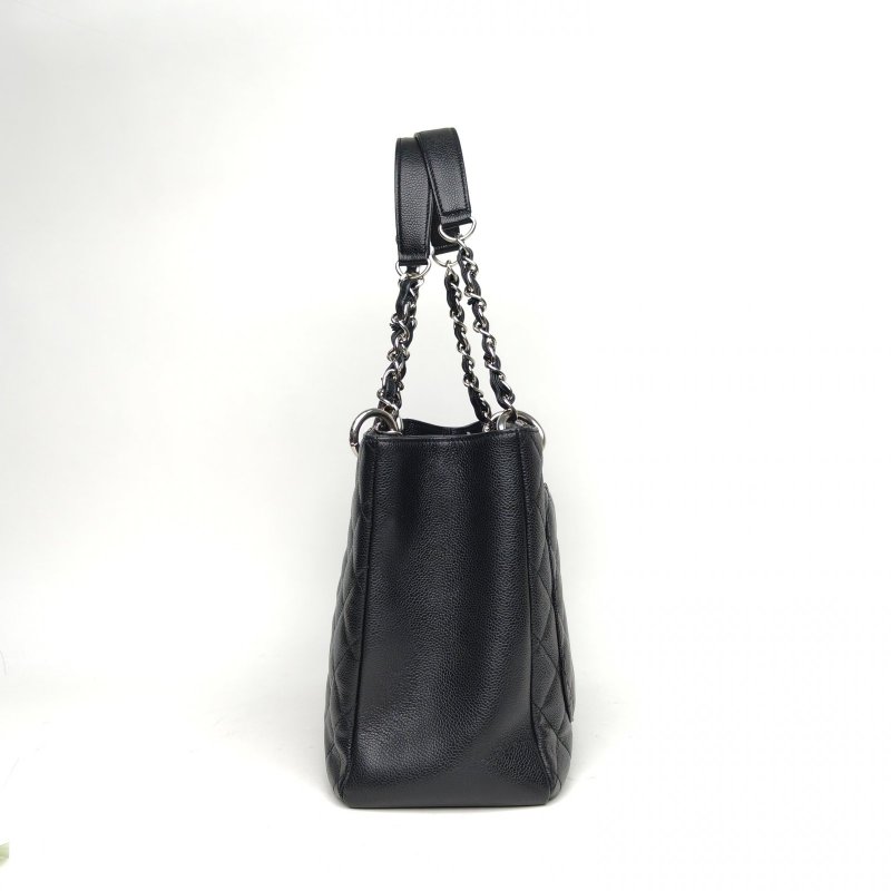 CHANEL GST購物袋小號33黑色荔枝牛皮16開銀扣肩背包-1