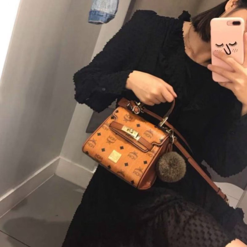 ️MCM minikelly經典老花手提肩背斜背包18.5*14*9.5 99新配件塵袋-0