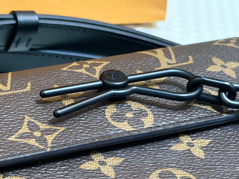 九成新｜Louis Vuitton | Steamer 可穿戴式錢包｜經典花紋-11