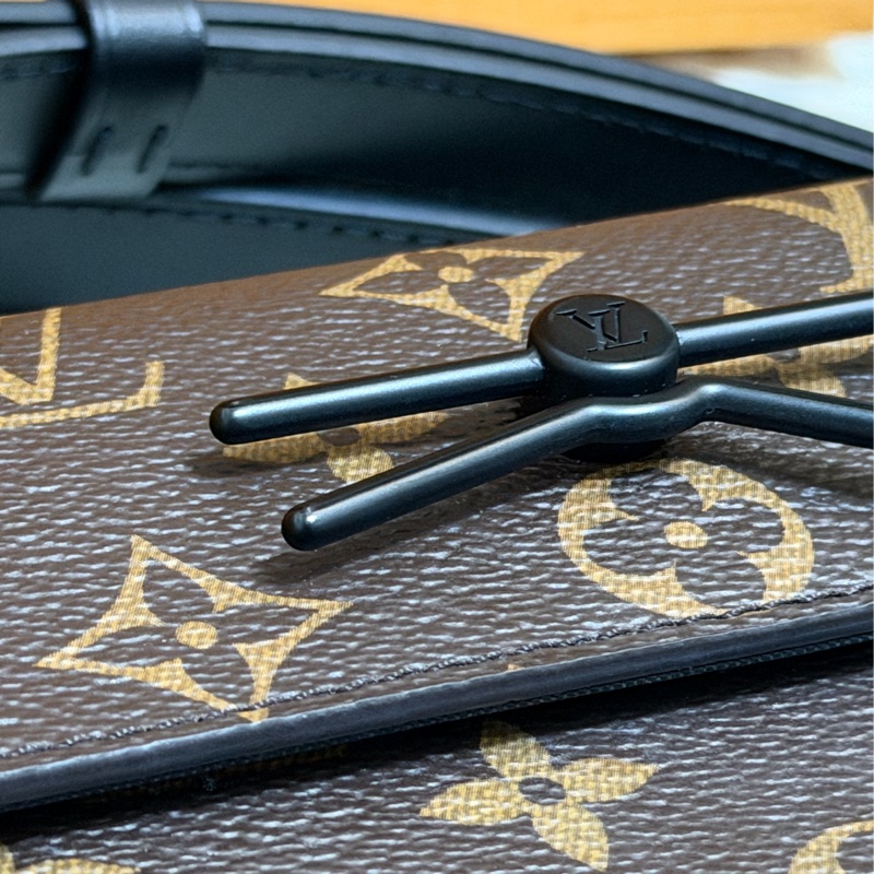 九成新｜Louis Vuitton | Steamer 可穿戴式錢包｜經典花紋-17
