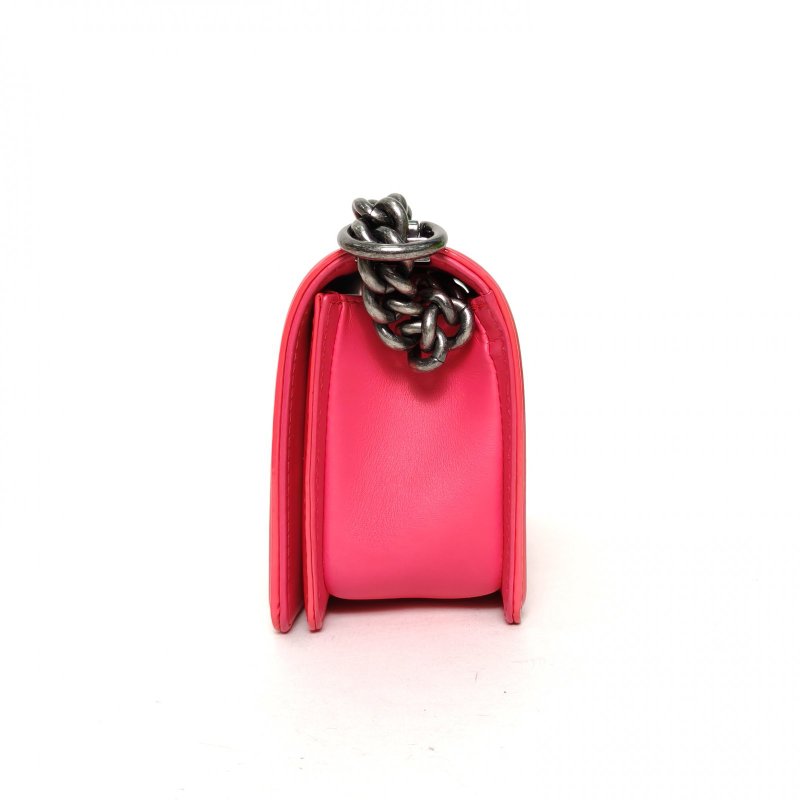 CHANEL Leboy小號20.5紅色漆皮17開銀扣肩背包-1