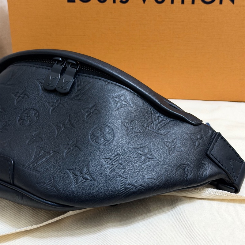 LOUIS VUITTON ｜經典花紋壓紋小牛皮肩斜背胸口包/腰包(黑)-7
