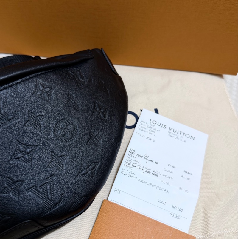 LOUIS VUITTON ｜經典花紋壓紋小牛皮肩斜背胸口包/腰包(黑)-20