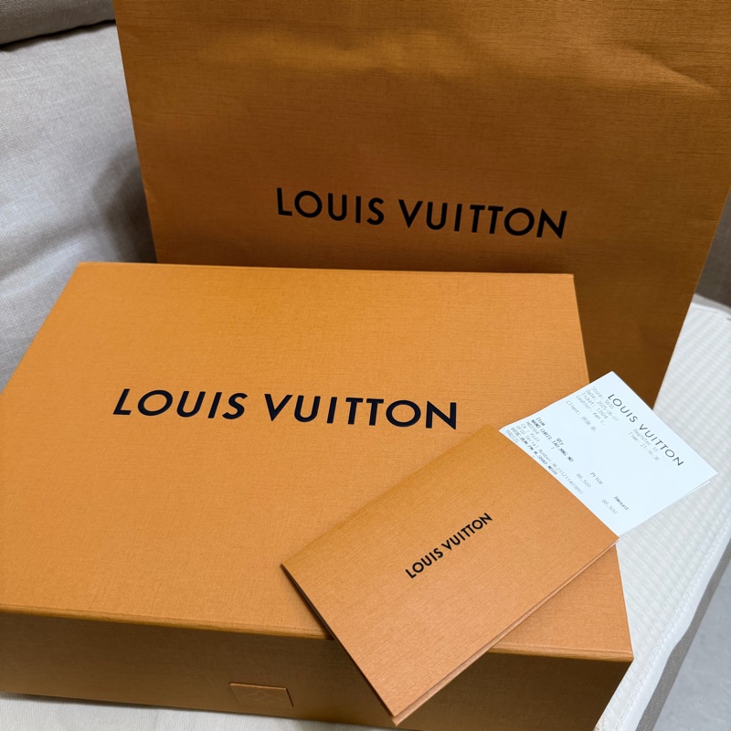 LOUIS VUITTON ｜經典花紋壓紋小牛皮肩斜背胸口包/腰包(黑)-21