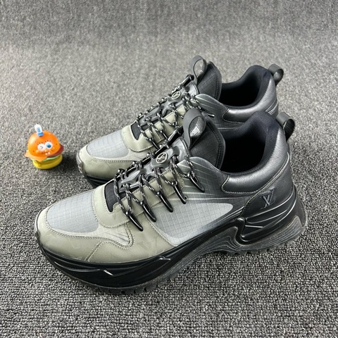 Louis Vuitton路易威登灰色運動鞋 尺碼：41.5 97新