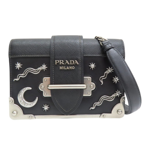 黑色 牛皮 造型鉚釘 Mini Cahier 肩背包【PRADA 普拉達】 1BH018