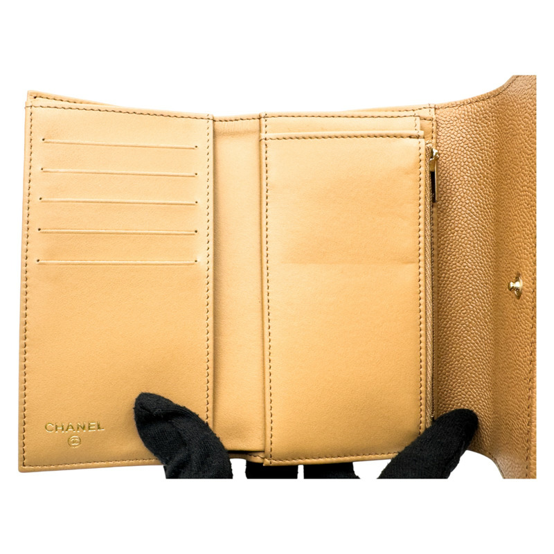 卡其色 荔枝紋 牛皮 金扣 三折中夾【CHANEL 香奈兒】 AP3051-4
