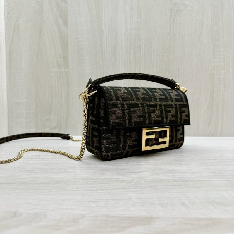 FENDI迷你法掍棕色FF提花布料提把斜背包-3