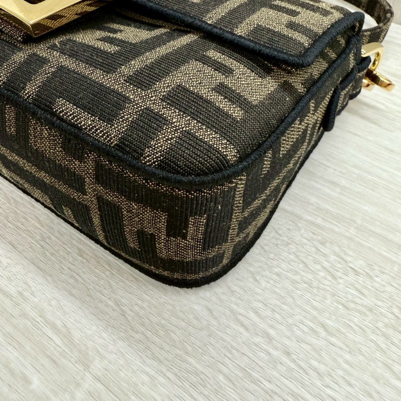 FENDI迷你法掍棕色FF提花布料提把斜背包-8