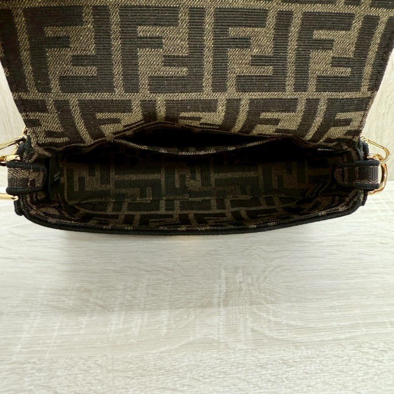 FENDI迷你法掍棕色FF提花布料提把斜背包-11
