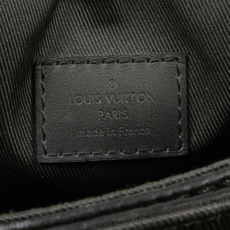 LOUIS VUITTON Monogram Taurillon S-Lock Vertical Wearable肩背袋-6