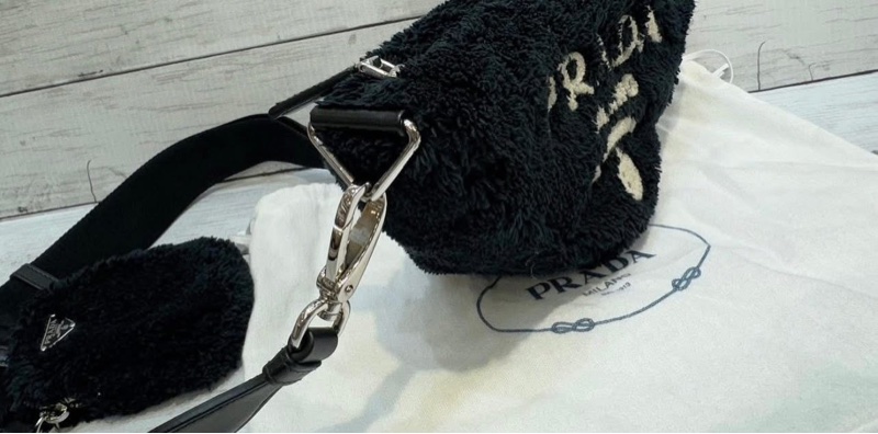 Prada二合一 絨毛斜背包 crossbody 超可愛 男女都合適 正常使用 有防塵套 🛫-5