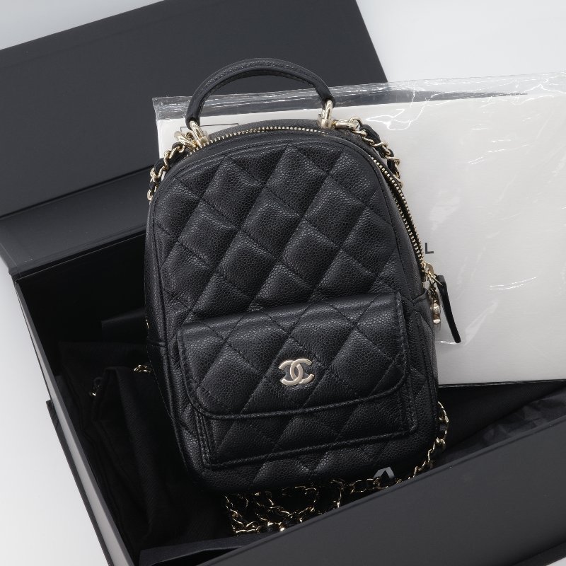 （超熱門🔥）Chanel 香奈兒 Mini Classic 黑色 荔枝紋 雙肩包 單肩包 斜挎包 小牛皮 淡金扣 鍊條 後背包-1