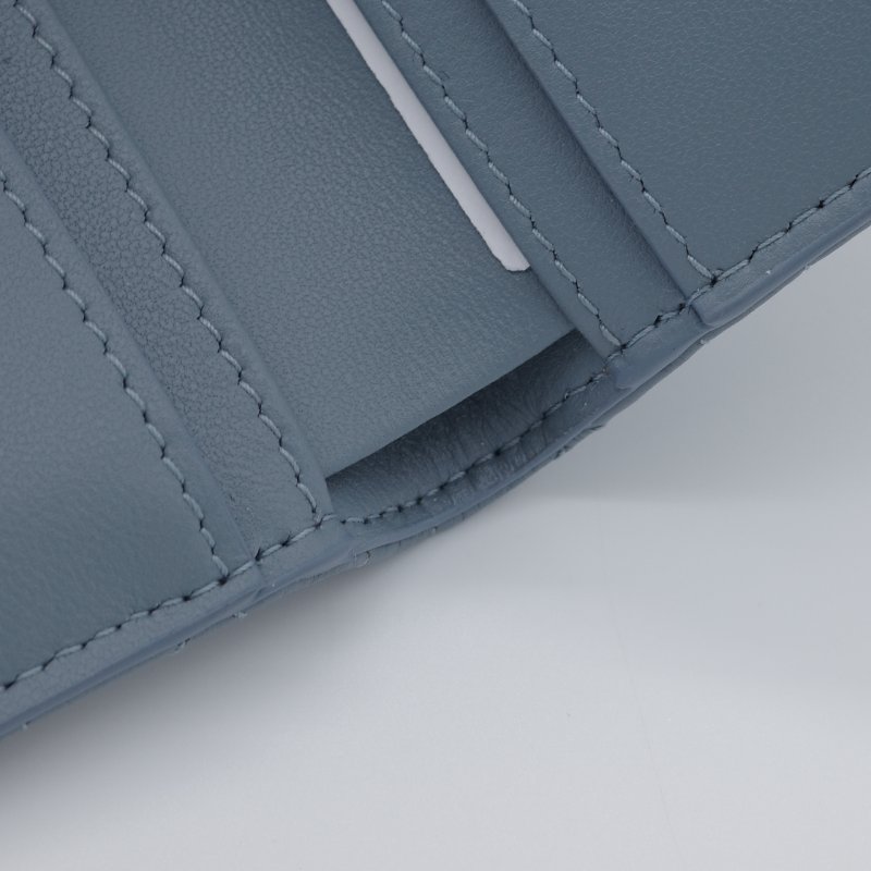 🈶️紙袋購證紙盒｜Dior 迪奧 Caro Dahlia 藤格紋 霧霾藍 灰藍色 小牛皮 兩折短夾 兩折錢包-12