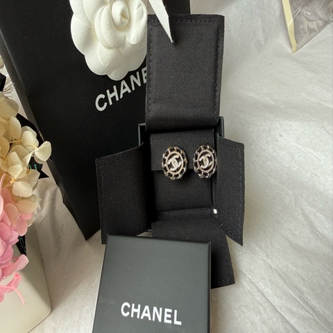 Chanel 香奈兒淡金色皮穿鍊圓形鑲鑽耳夾