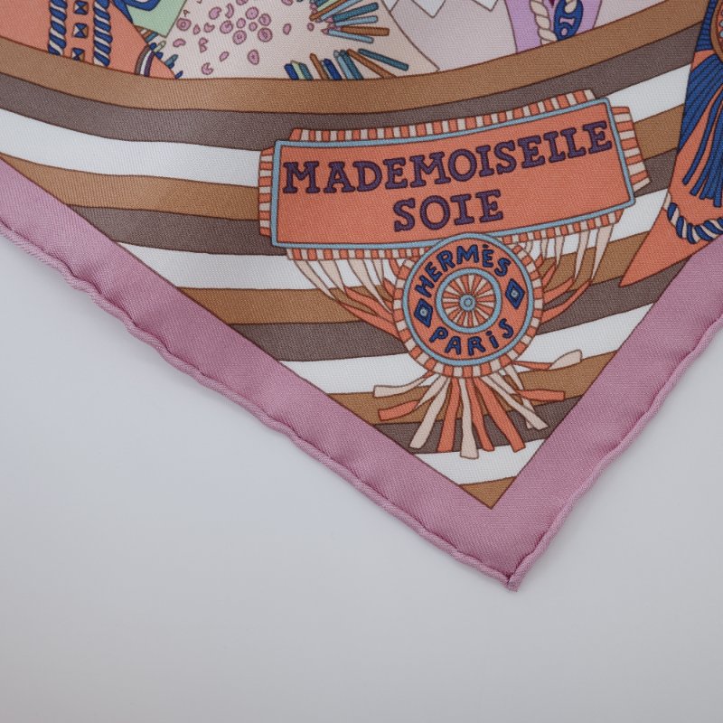 （收藏品❤️）Hermès愛馬仕 x Zoé Pauwels  Mademoiselle Soie 粉色 癡迷無限  Pocket Square 手帕方巾-8