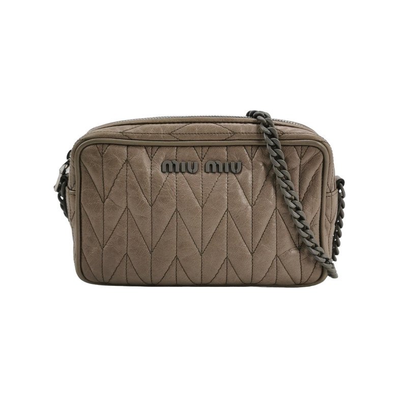 Miu Miu Matelasse油蠟皮純色字母logo褶皺斜挎包單肩包-0