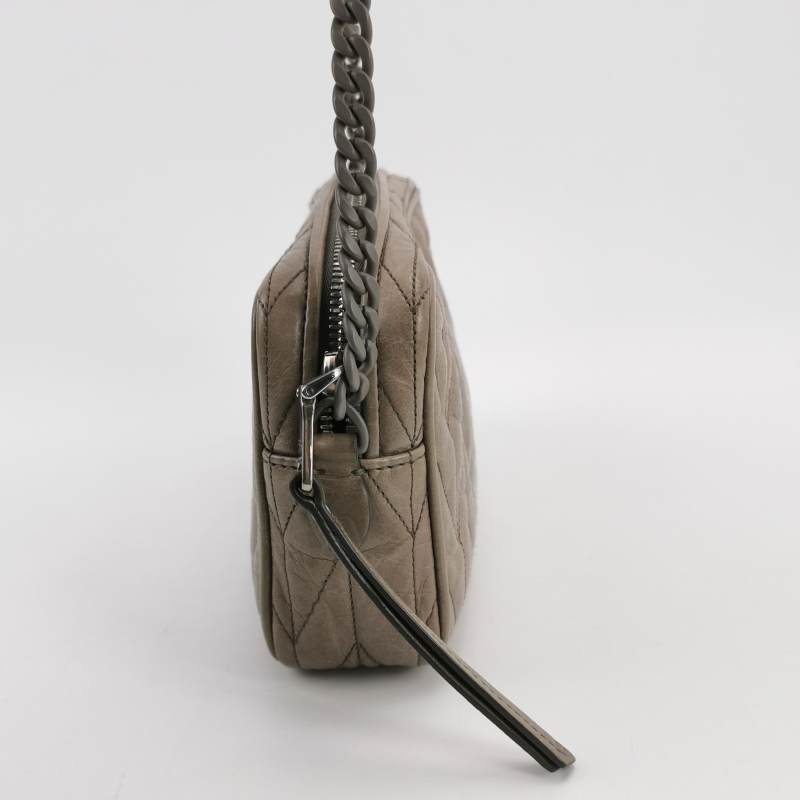 Miu Miu Matelasse油蠟皮純色字母logo褶皺斜挎包單肩包-3