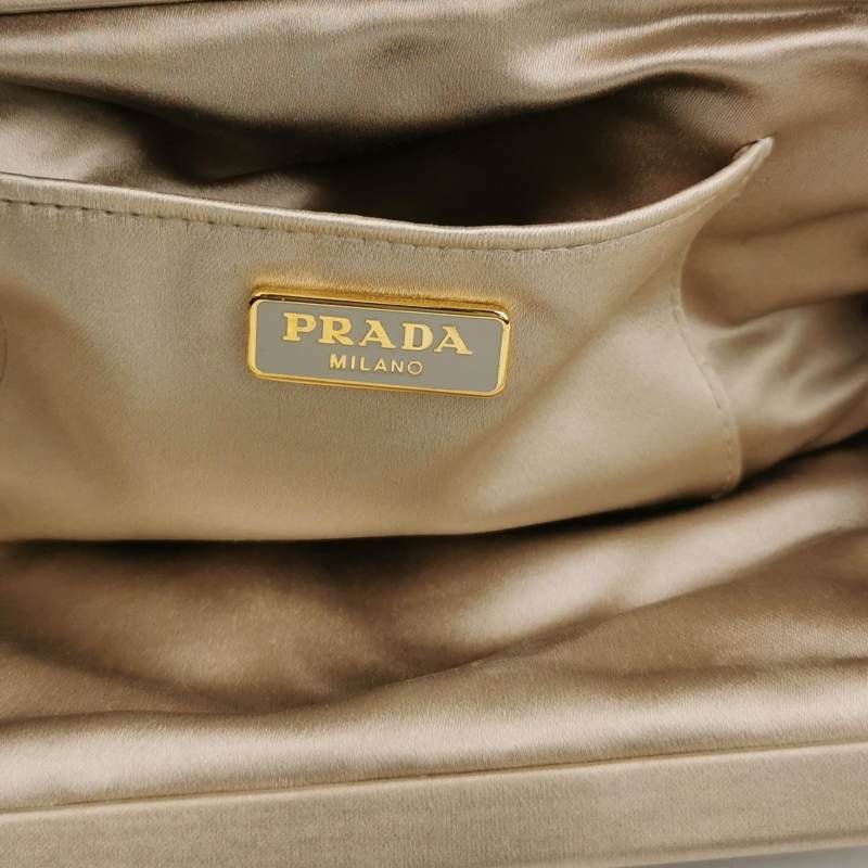 Prada 緞面純色水鑽裝飾字母Logo手拿包-6